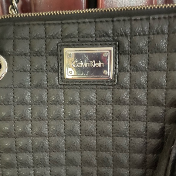Calvin Klein Quilted Handbag. Lots of Compartments. - Picture 2 of 15